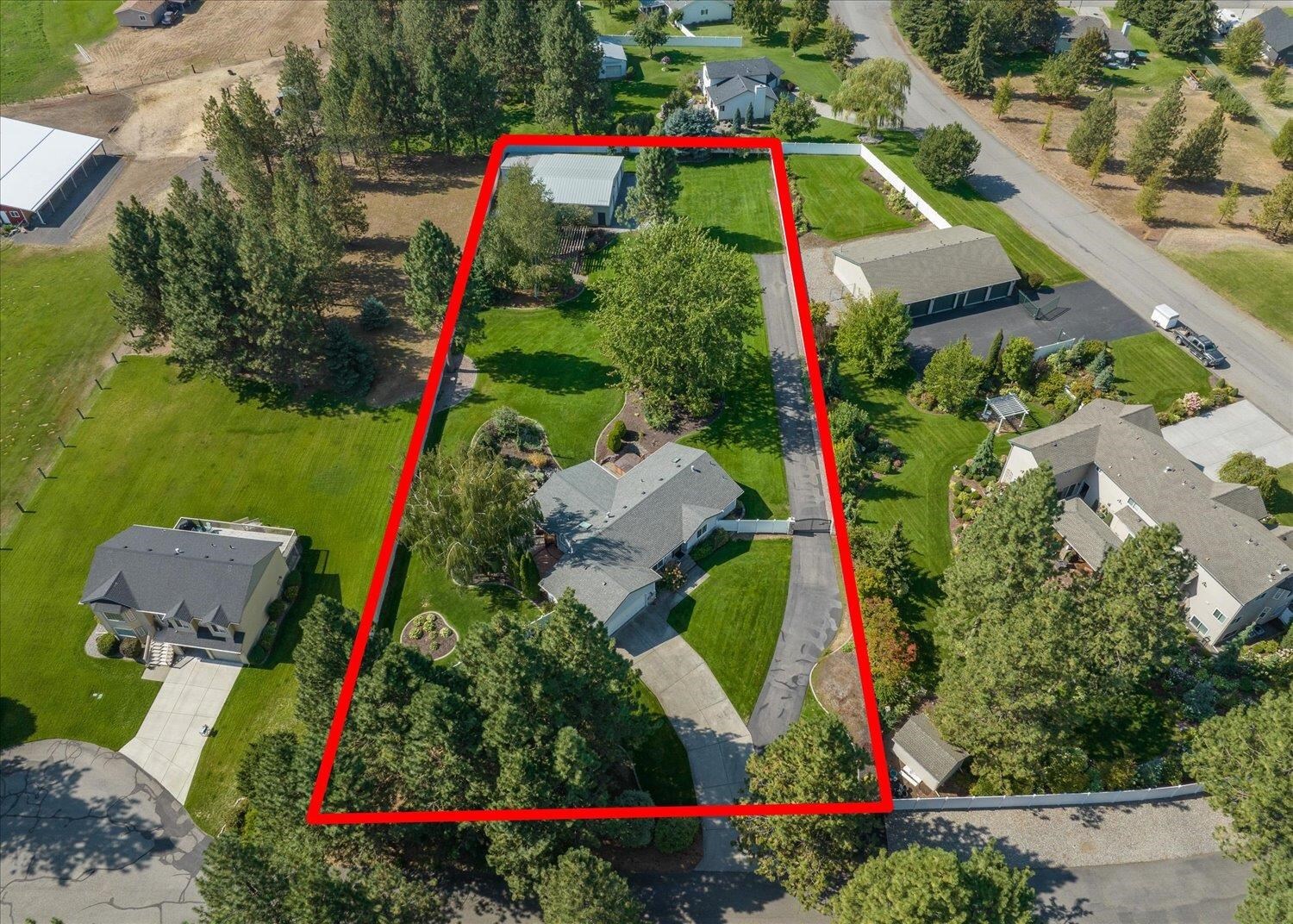 Property Photo: 8319 N Canal Ln WA 99025