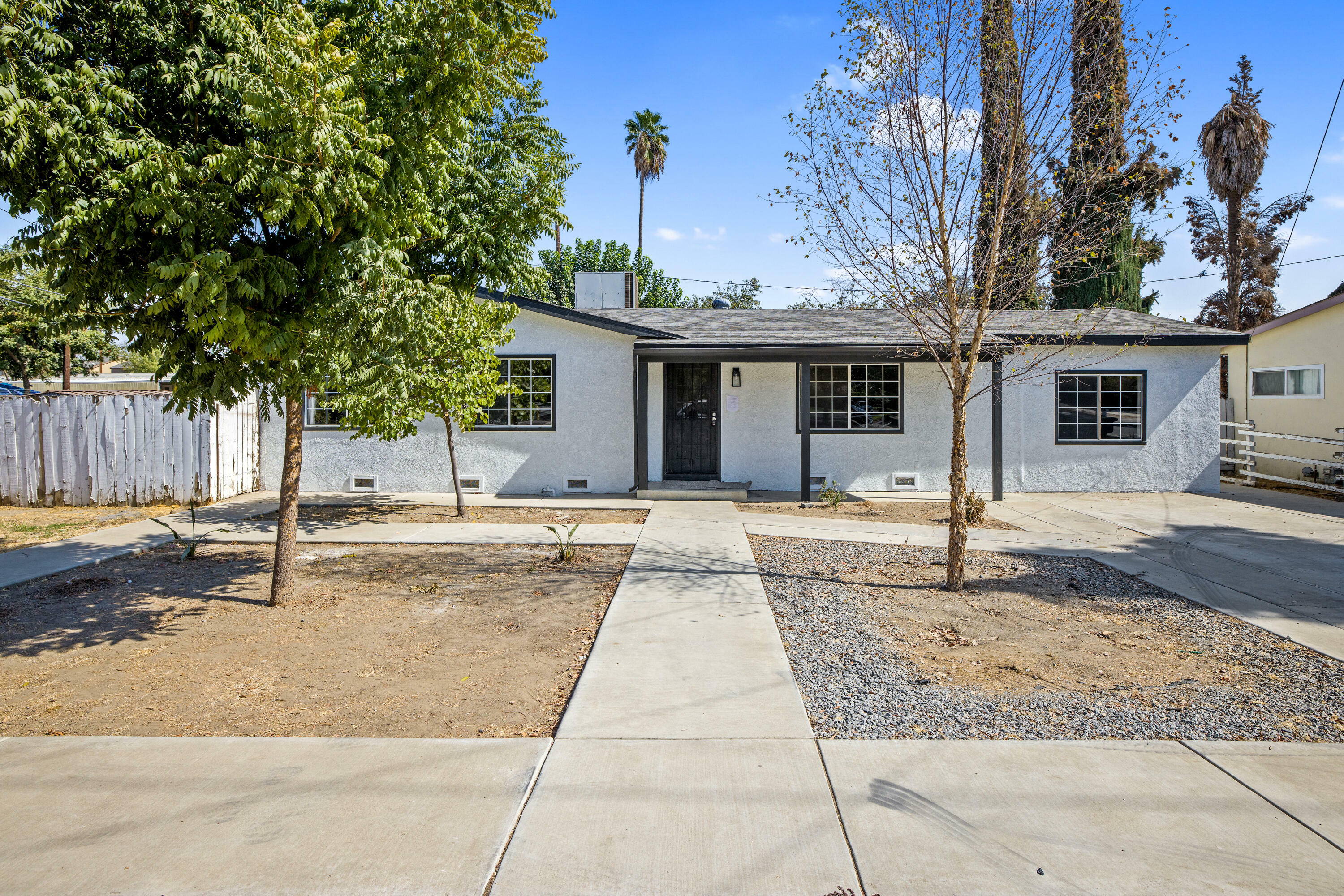 Property Photo:  1010 Chinowth Street  CA 93277 