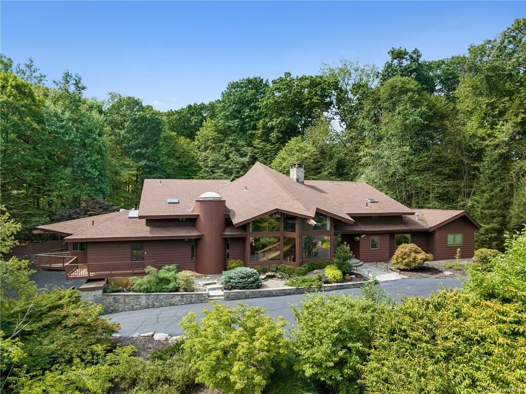 Property Photo: 16 Rollingwood Drive NY 10956