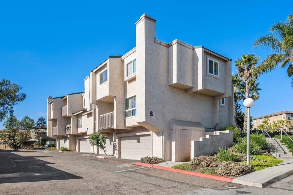Property Photo: 709 Copper Dr CA 92083