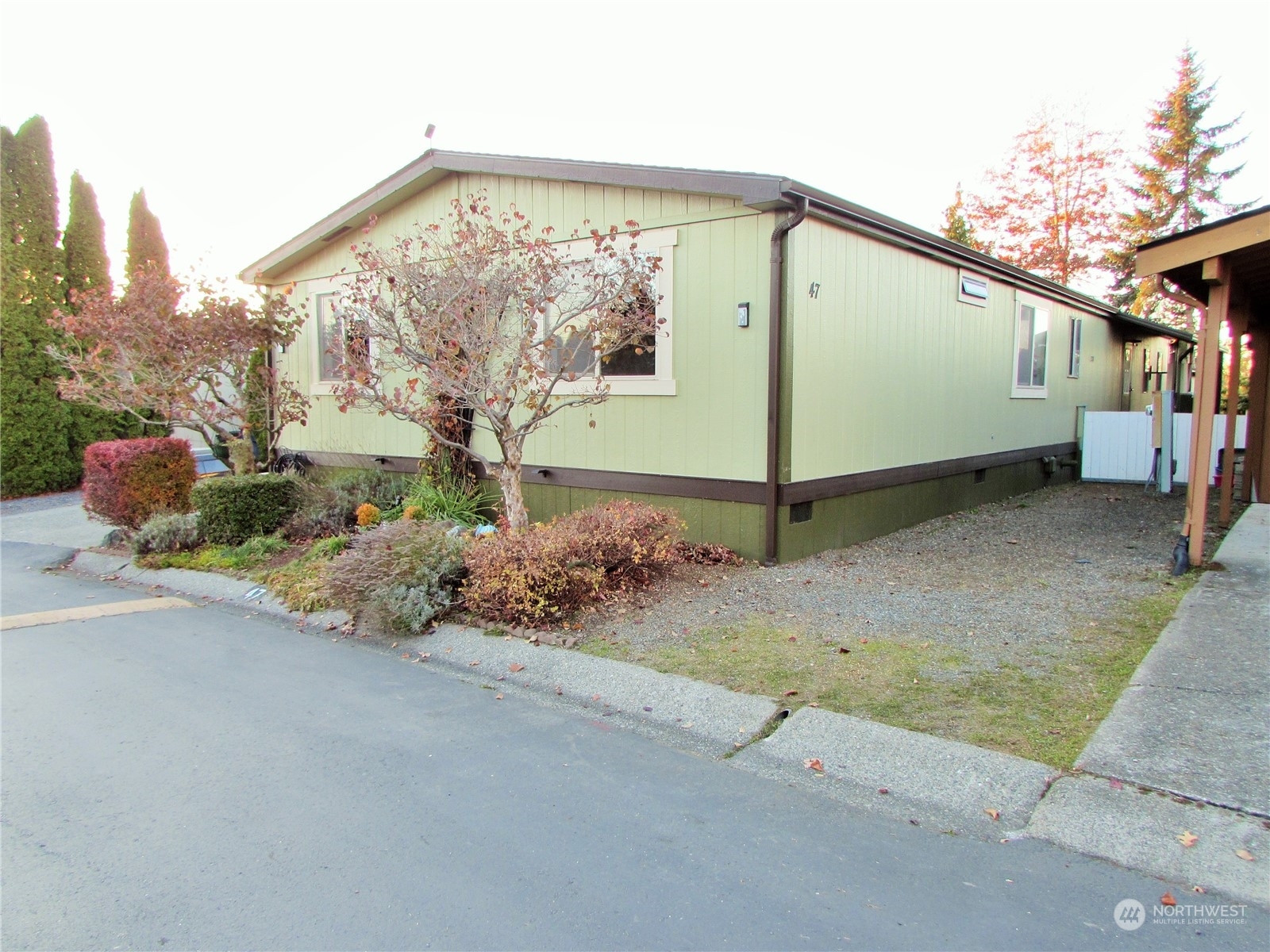 Property Photo: 704 87th Avenue NE Sp 47 WA 98258