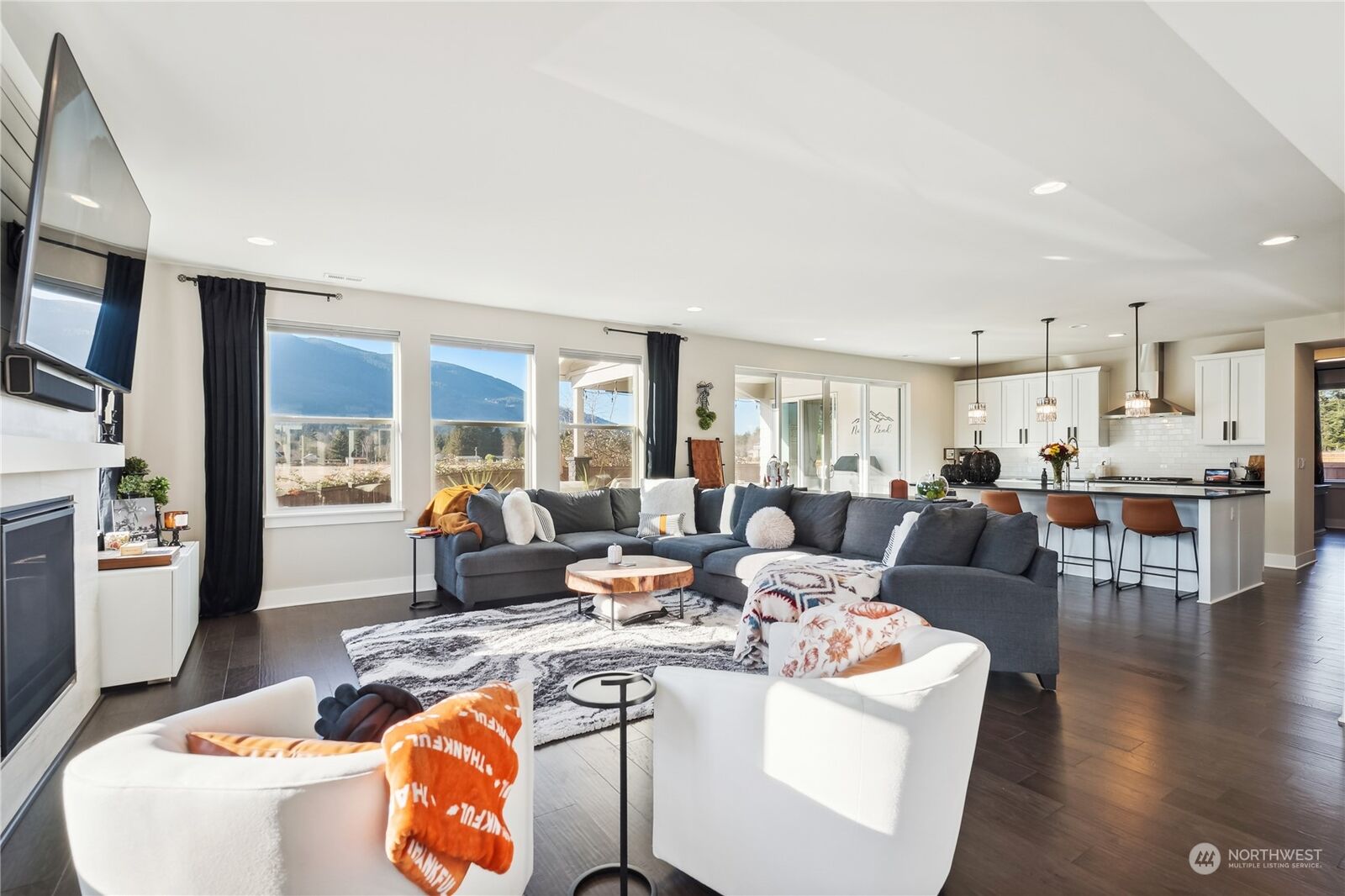 Property Photo:  1599  Glacier Avenue SE  WA 98045 