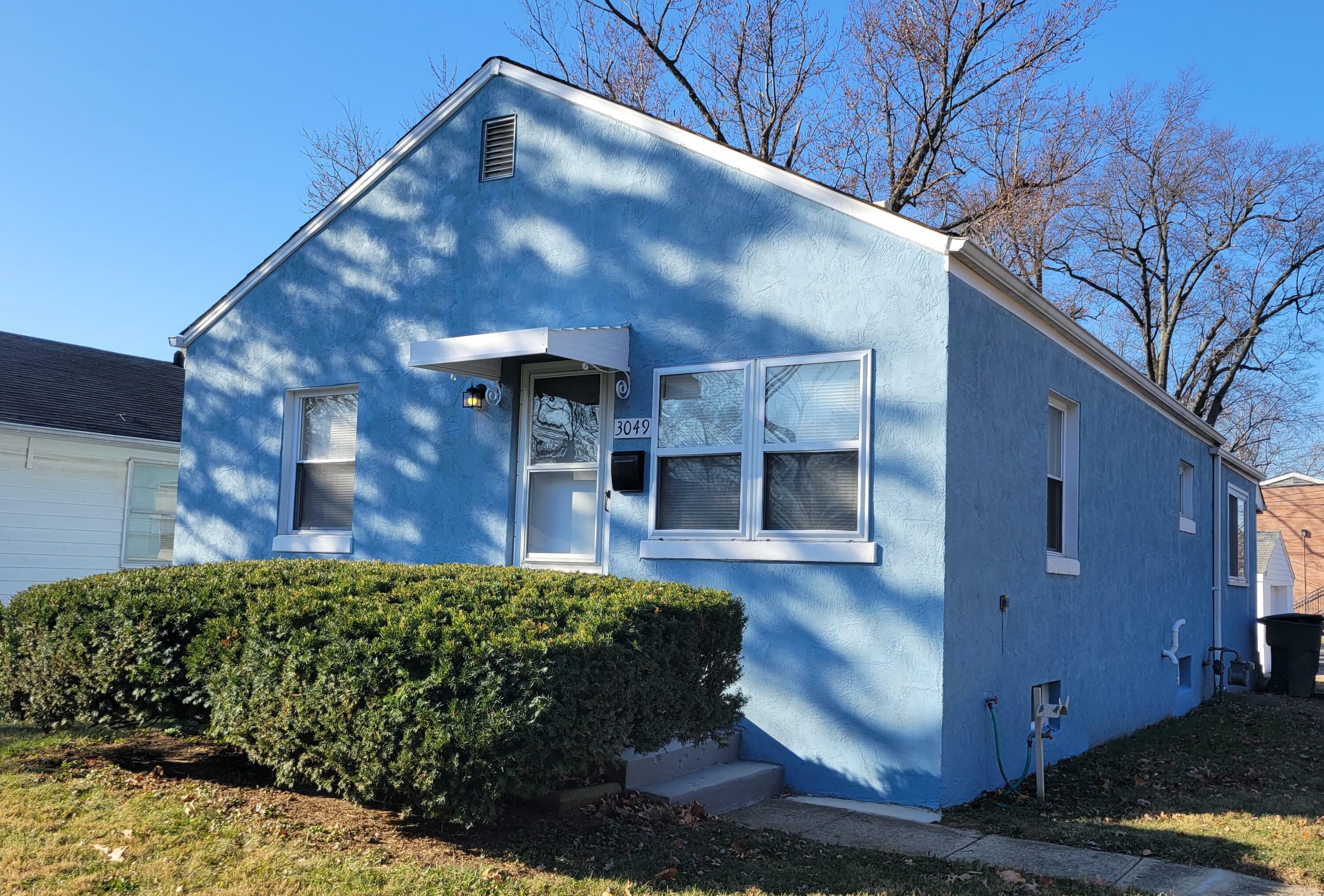 Property Photo:  3049 Hiawatha Street  OH 43224 