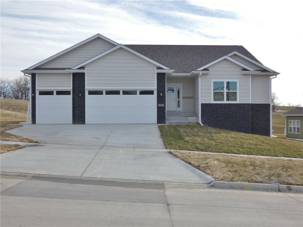 Property Photo:  2909 Bos Landen Drive  IA 50219 