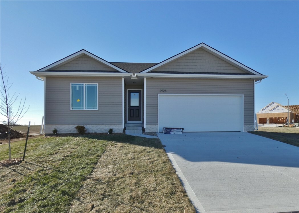 Property Photo:  2925 Bluebell Lane  IA 50219 