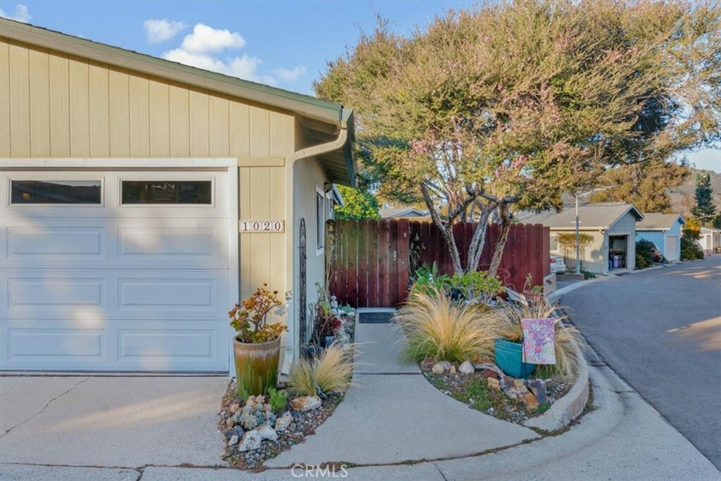 Property Photo:  1020 Kerry Drive 81  CA 93405 