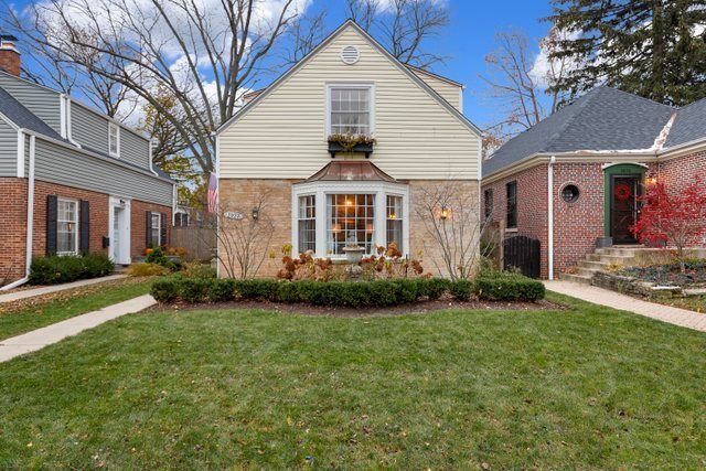 Property Photo: 3022 Thayer Street IL 60201