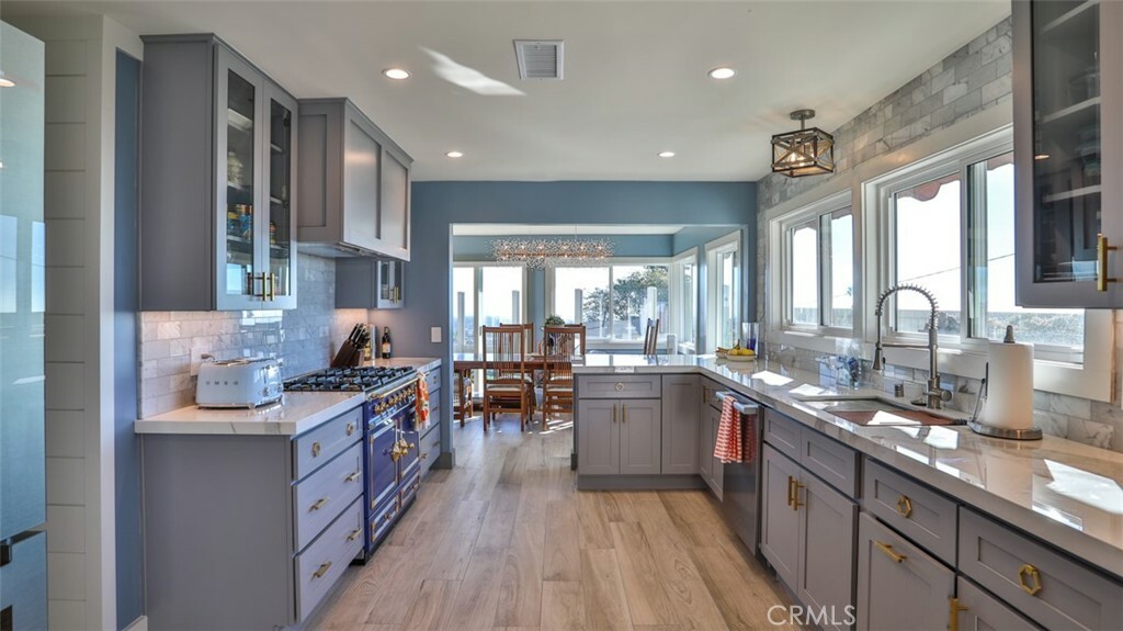 Property Photo: 185 E Avenida Cordoba CA 92672