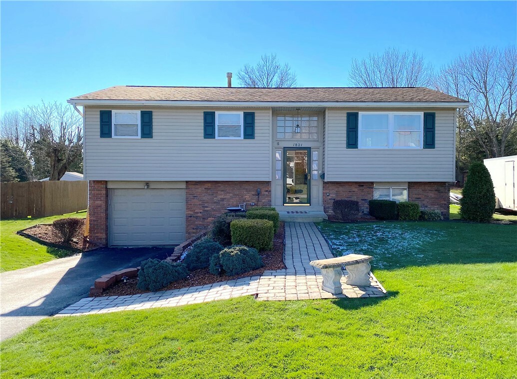 Property Photo: 1821 Cowling Rd PA 15683