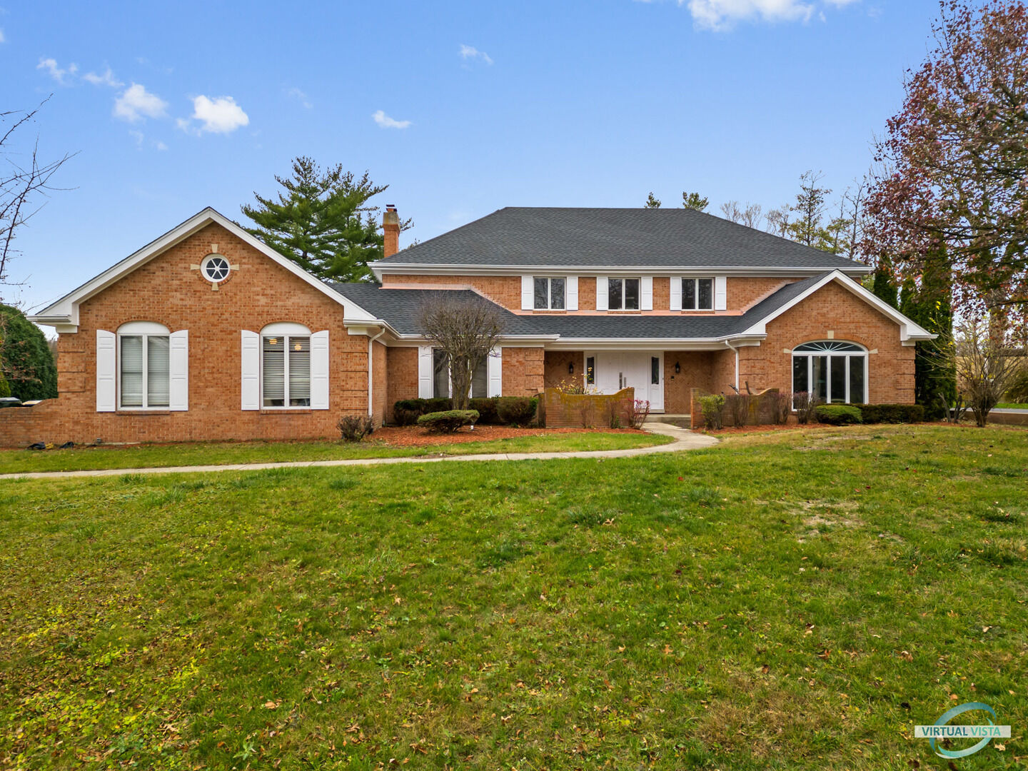Property Photo:  2 Hanover Court  IL 60527 