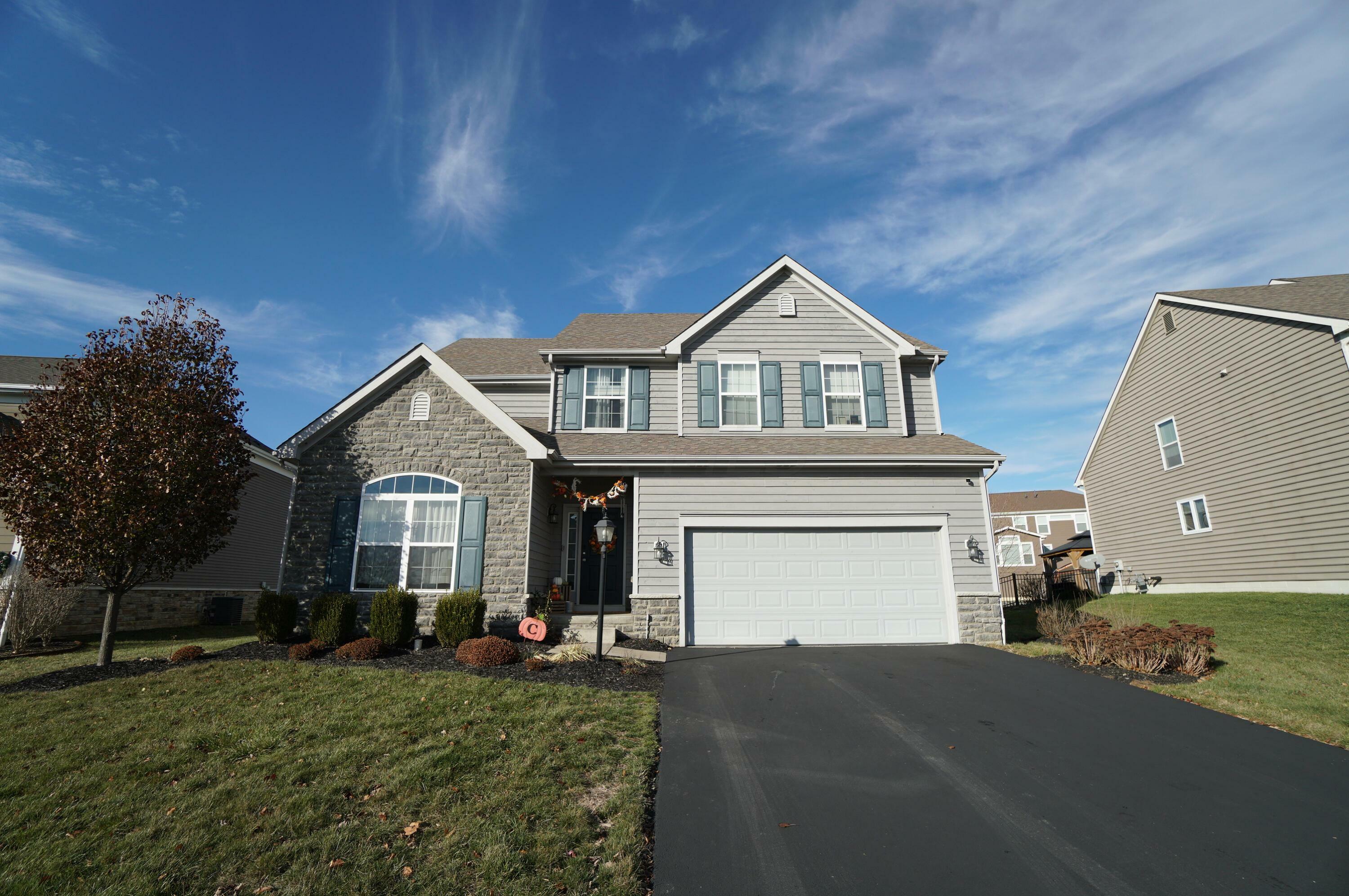 Property Photo: 136 Pickerington Ponds Drive OH 43147