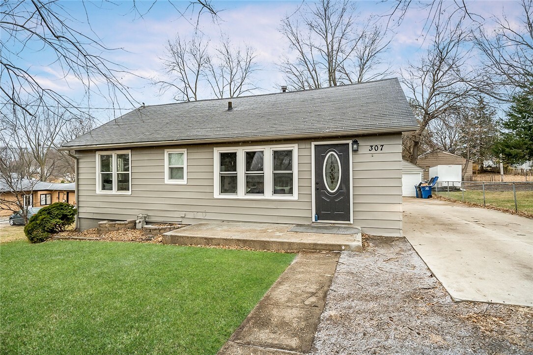 307 McKinley Avenue  Des Moines IA 50315 photo