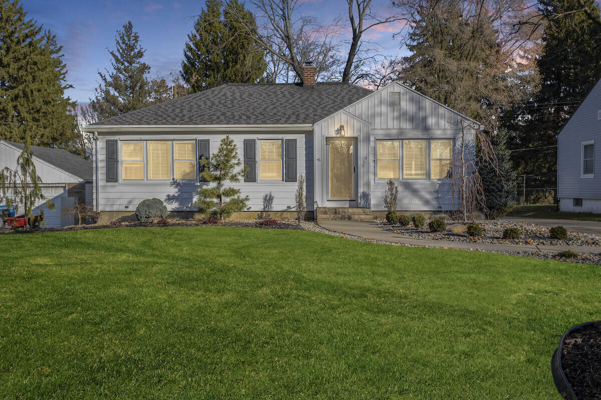 Property Photo:  850 Hinckley Boulevard  MI 49203 