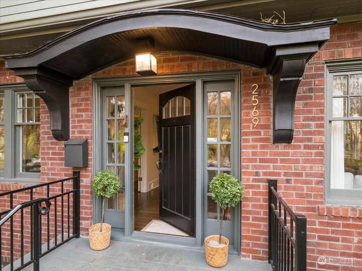 Property Photo:  2569 6th Avenue W  WA 98119 