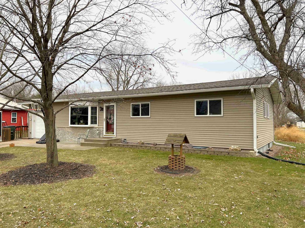 Property Photo:  28922 McNurlin St  WI 53540 