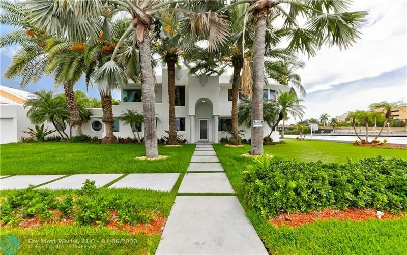 Property Photo: 707 N Southlake Dr FL 33019