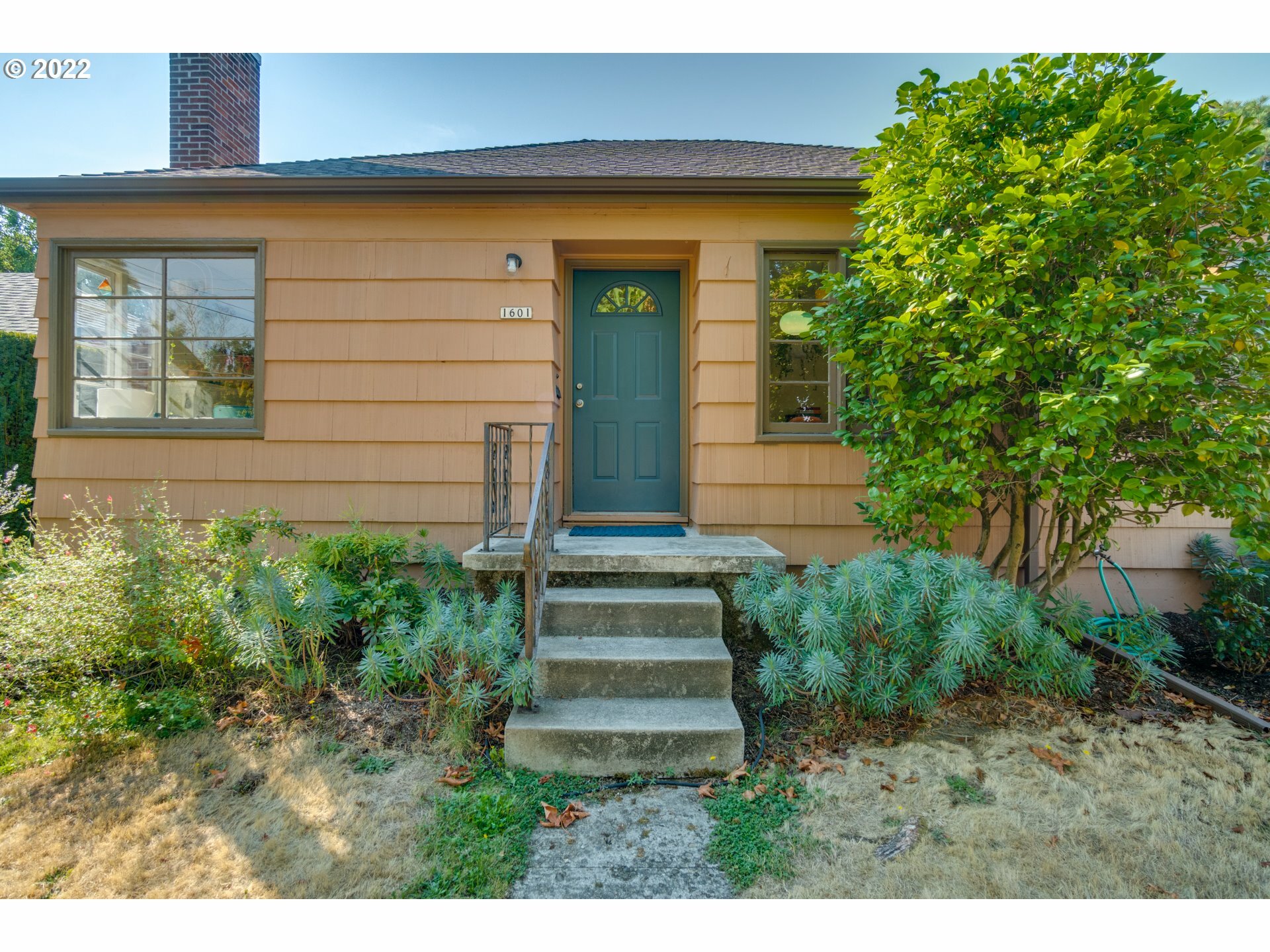 Property Photo: 1601 SE 41st Ave OR 97214