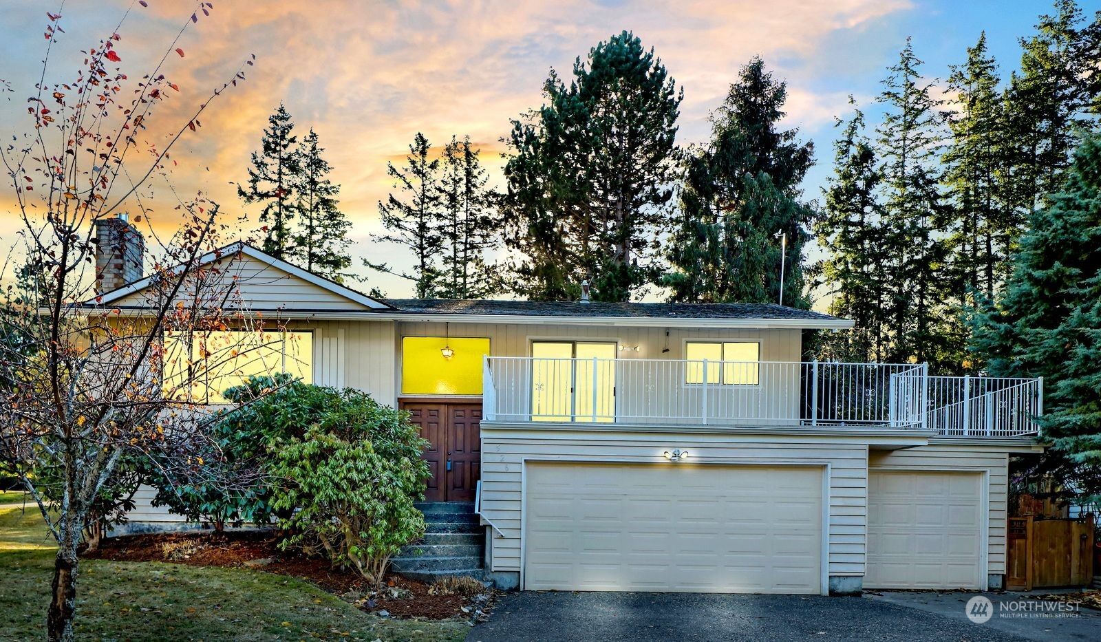 Property Photo:  526 Willow Road  WA 98225 