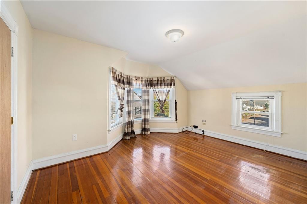 Property Photo: 105 Oakland Av, Unit#3 RI 02861