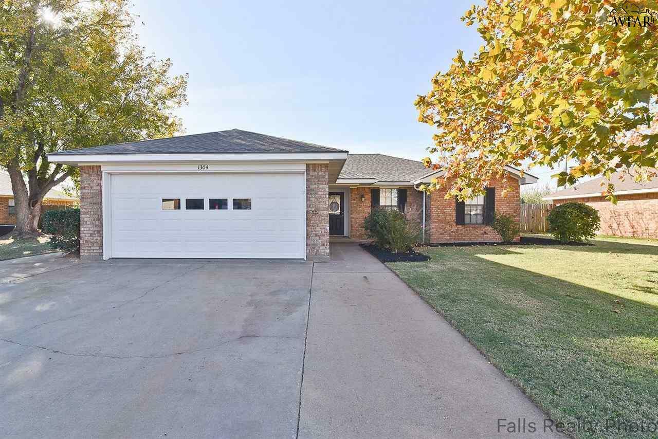 Property Photo: 1304 Parliament Street TX 76354