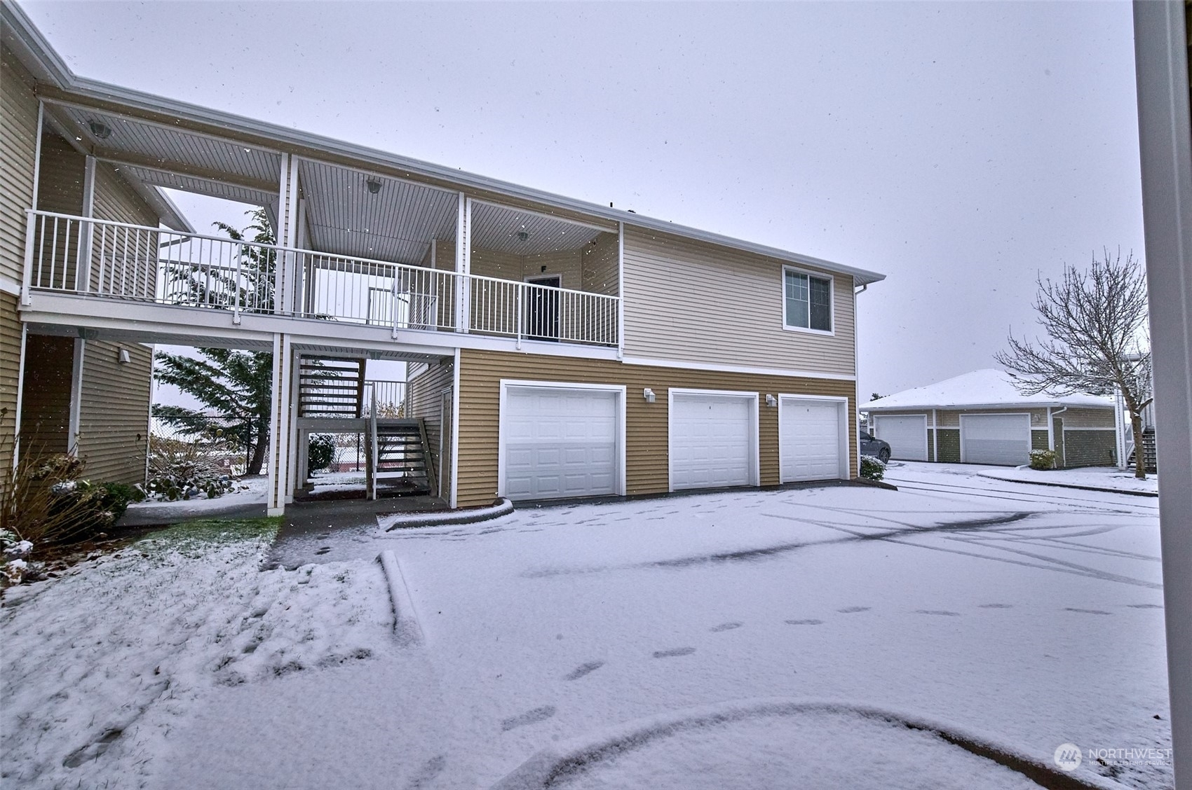 Property Photo:  1107 59th Street SE F  WA 98092 