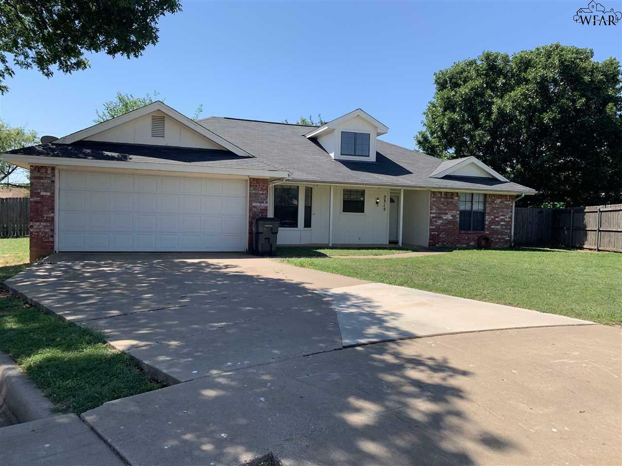 Property Photo: 5315 Greentree Avenue TX 76306