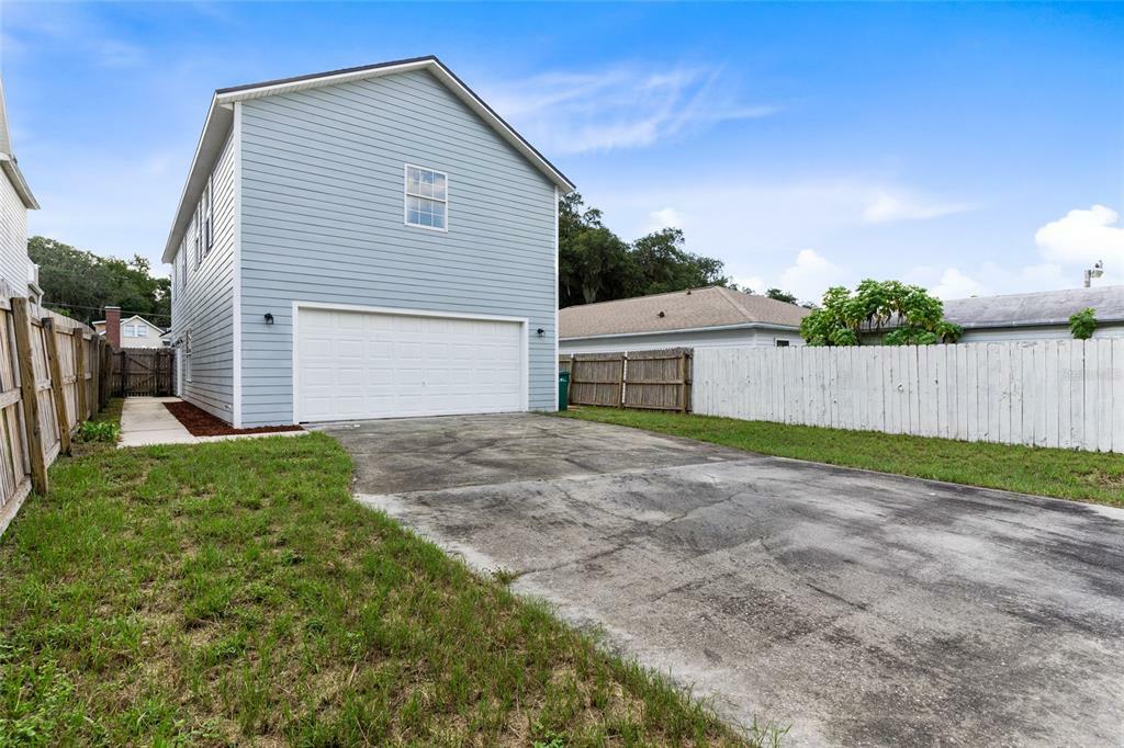 Property Photo:  1404 E 9th Avenue  FL 32757 