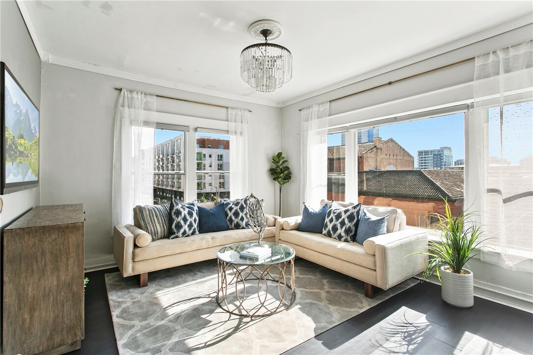 Property Photo:  325 W 3rd Street 401  CA 90802 
