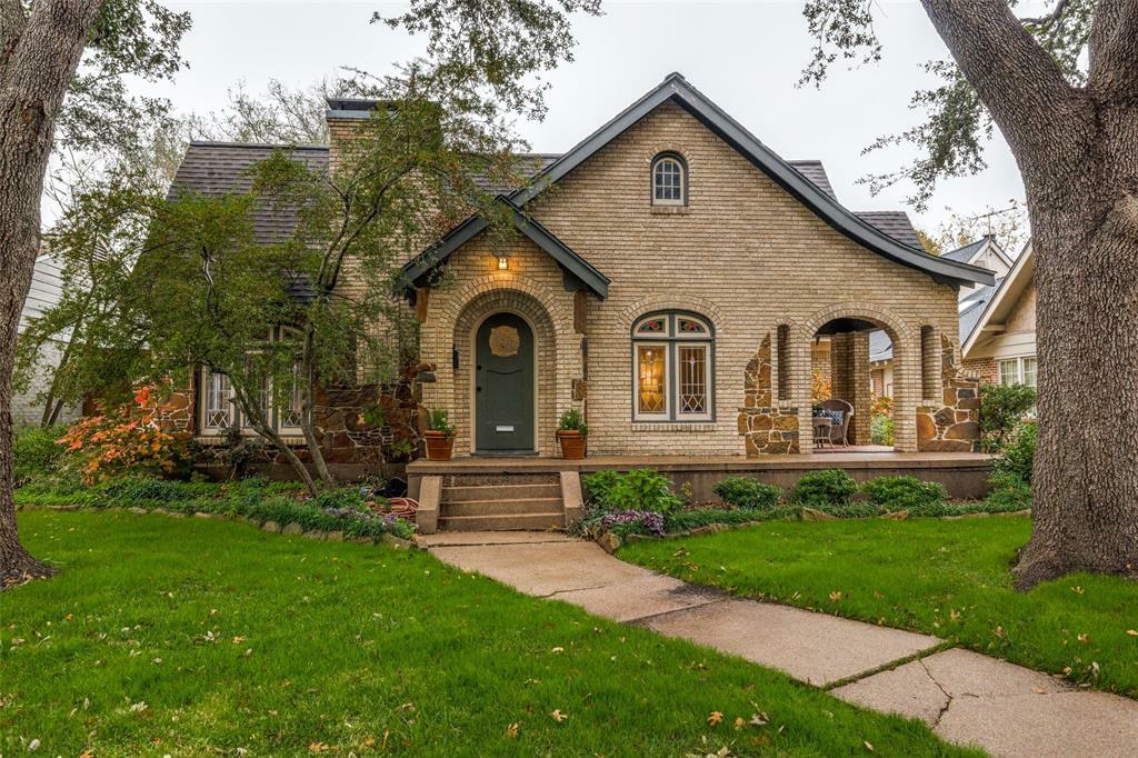 Property Photo: 5807 Mercedes Avenue TX 75206