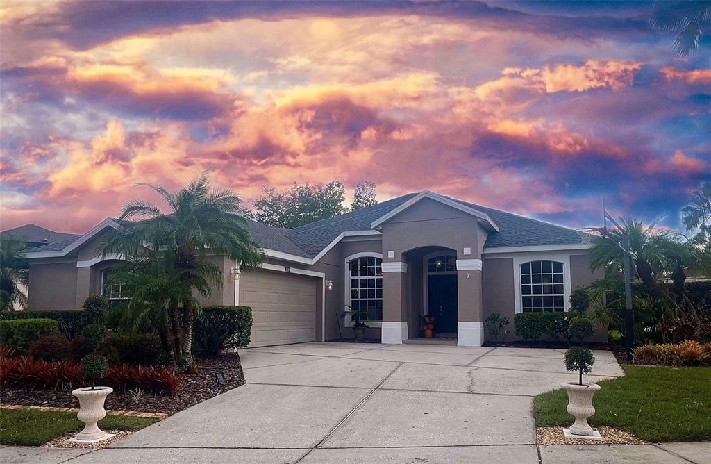 Property Photo: 2326 Hedgegate Court FL 32828