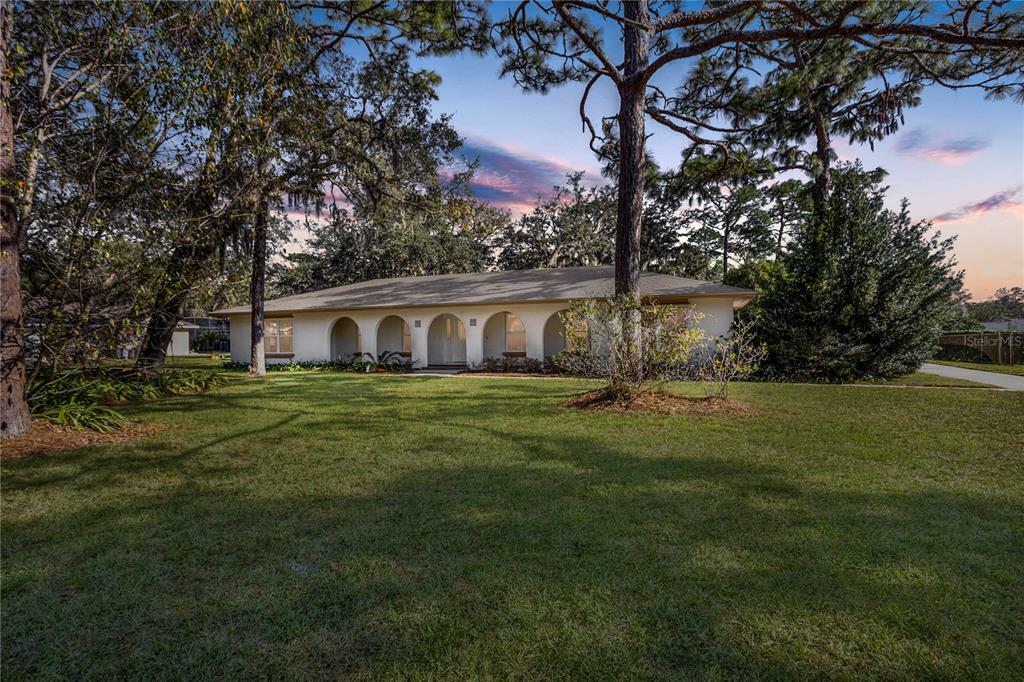 Property Photo: 1069 Deer Run Drive FL 32708