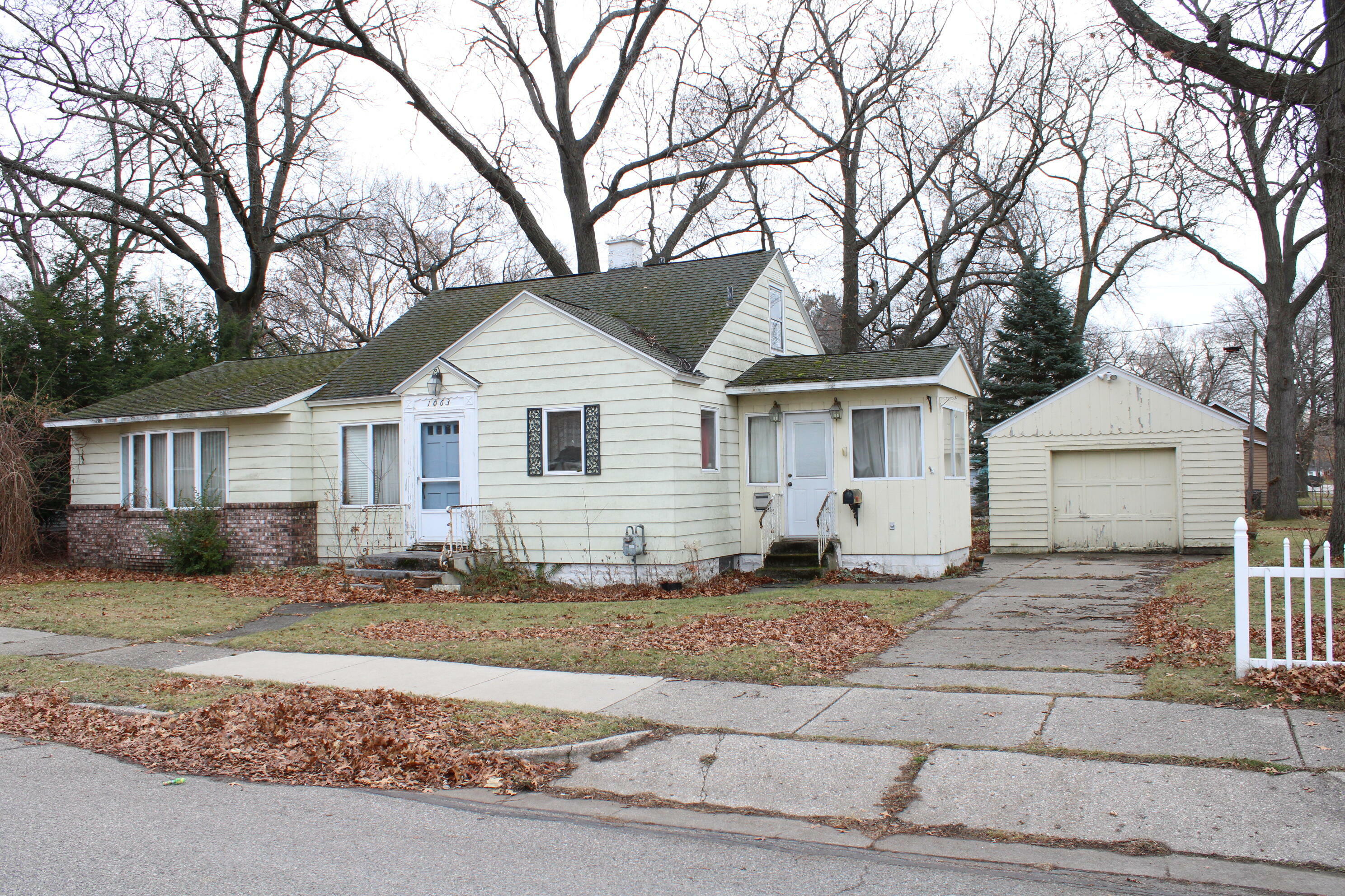 Property Photo:  1063 Fleming Avenue  MI 49442 