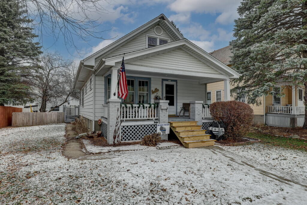 Property Photo:  126 Willow Ln  WI 53095 