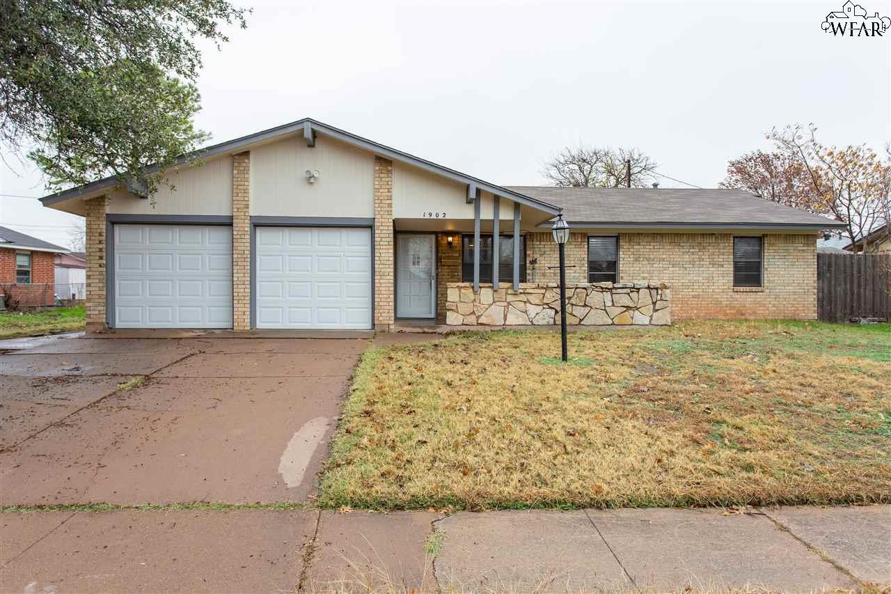 Property Photo: 1902 Eden Lane TX 76306