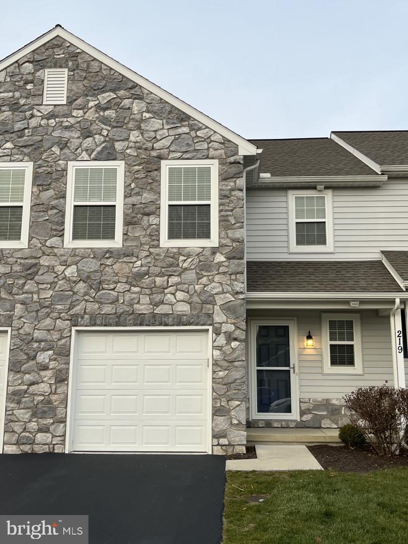 Property Photo: 219 S Village Circle PA 17078