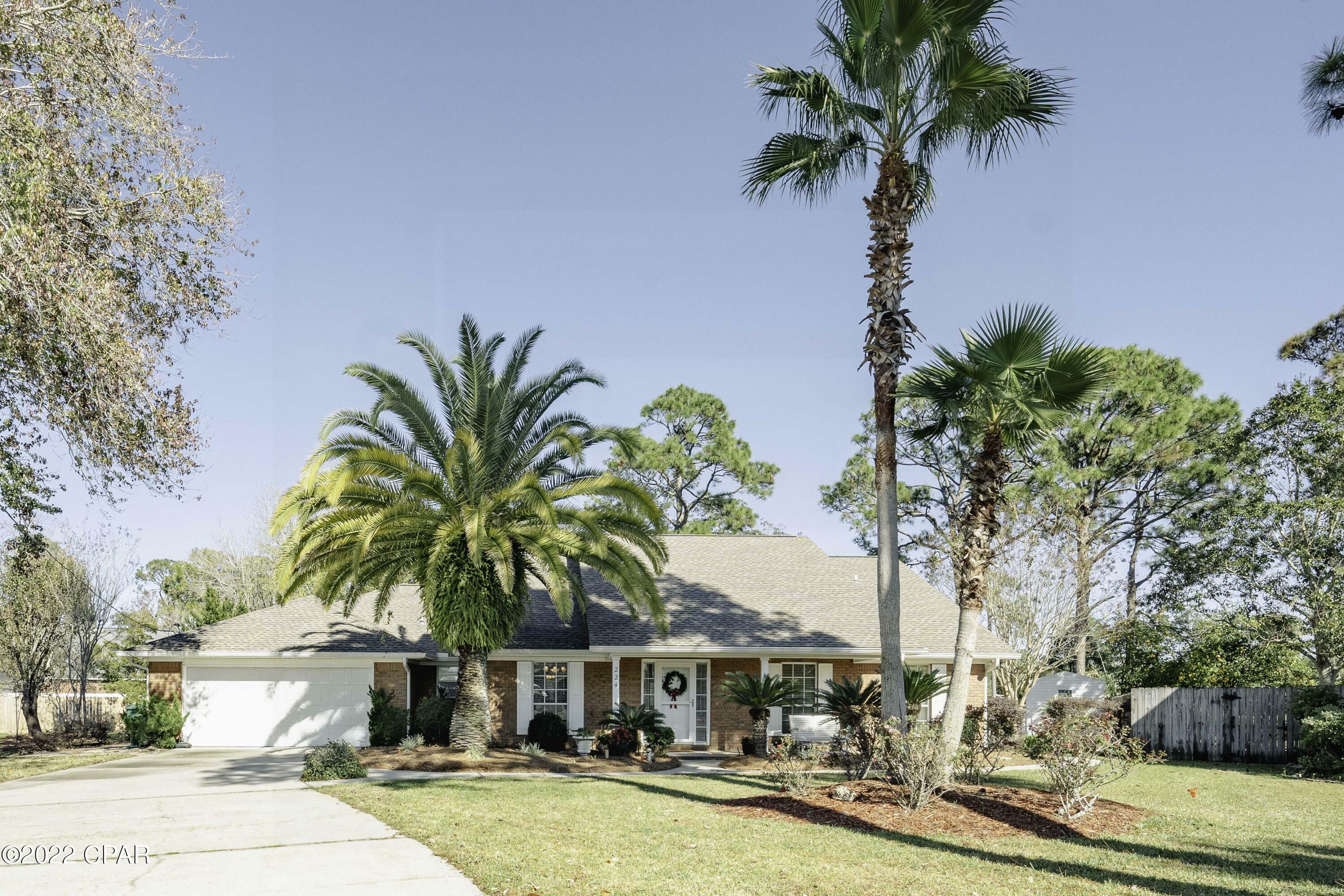 Property Photo: 224 Fairway Circle FL 32407