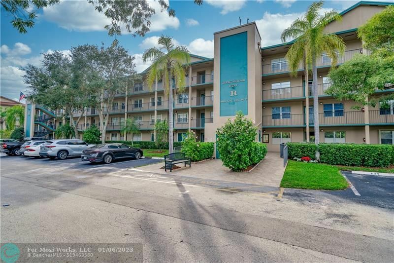 Property Photo:  900 SW 125th Way 304 R  FL 33027 