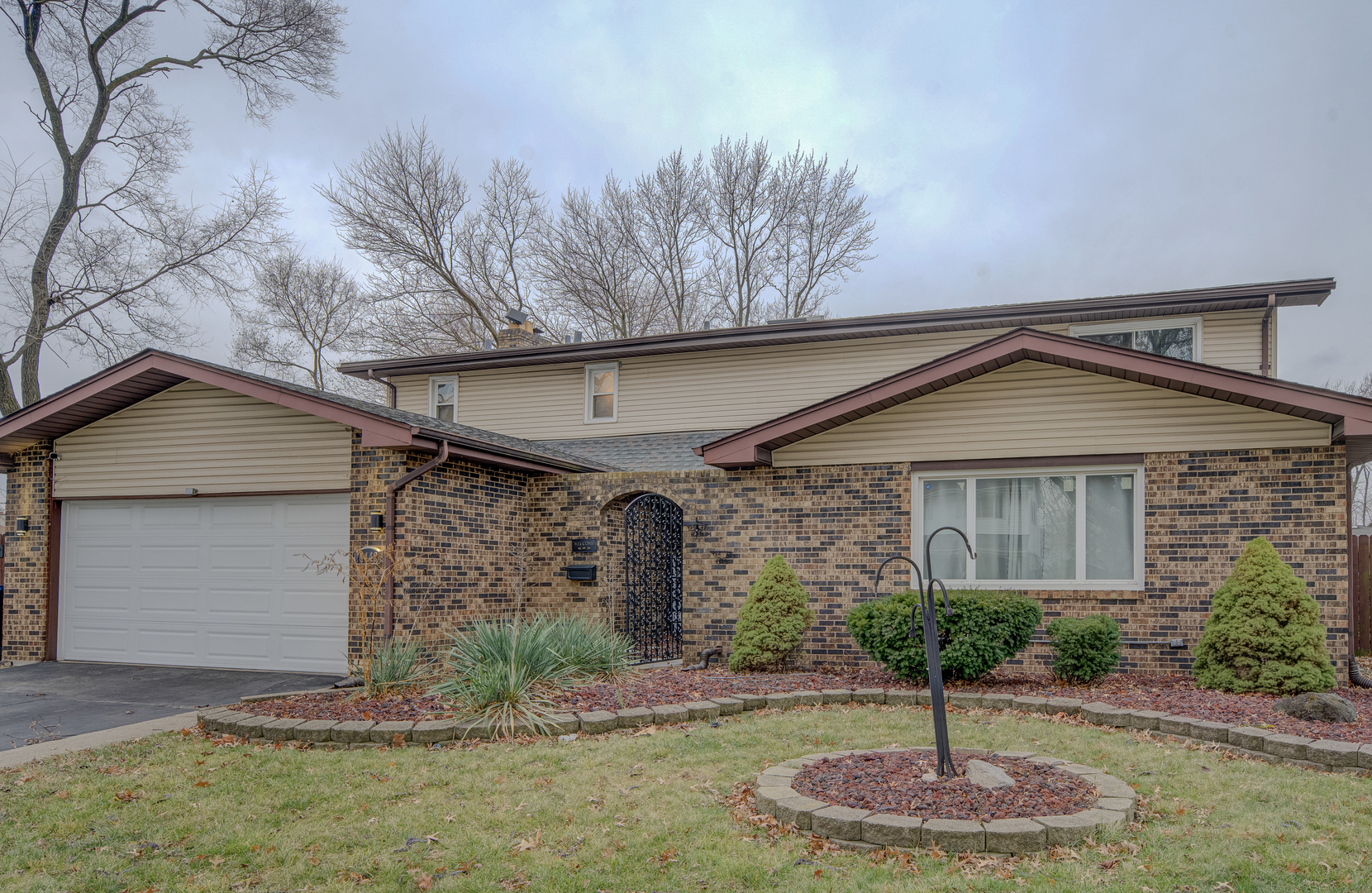 Property Photo: 16442 Kenwood Avenue IL 60473