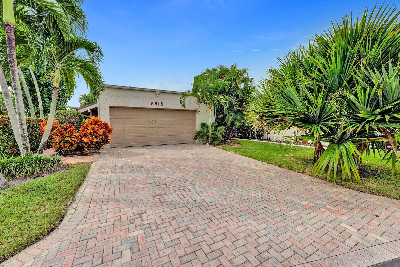 Property Photo: 5618 Ainsley Court FL 33437