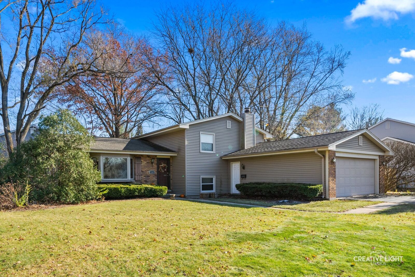Property Photo: 584 Carriage Drive IL 60510