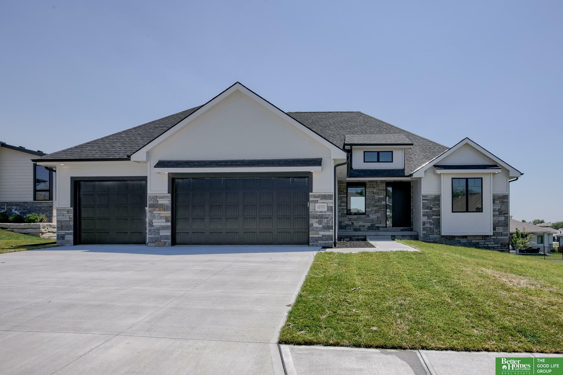 Property Photo: 10707 S 175th Avenue NE 68136