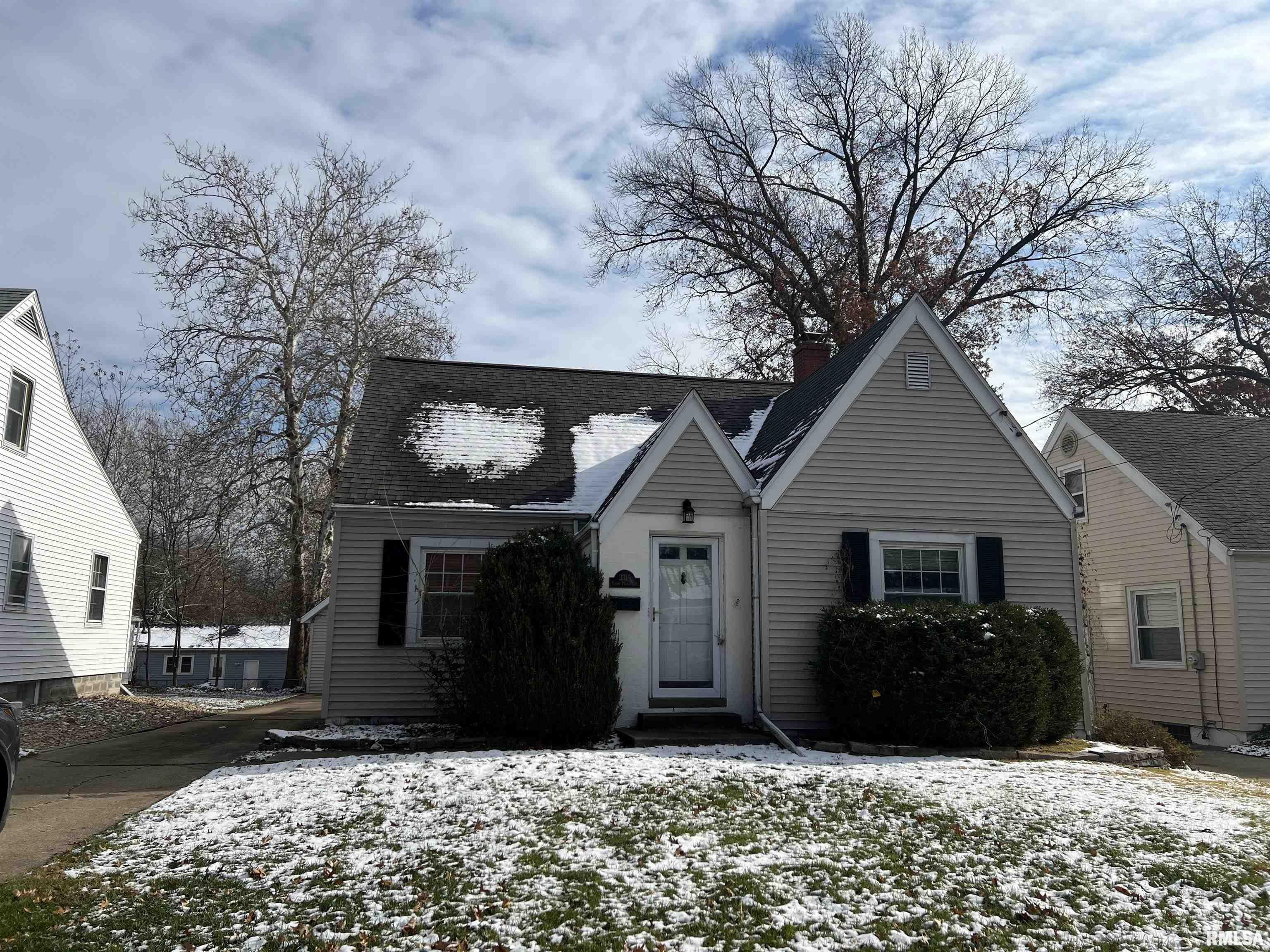 Property Photo:  3316 N Peoria Avenue  IL 61603 