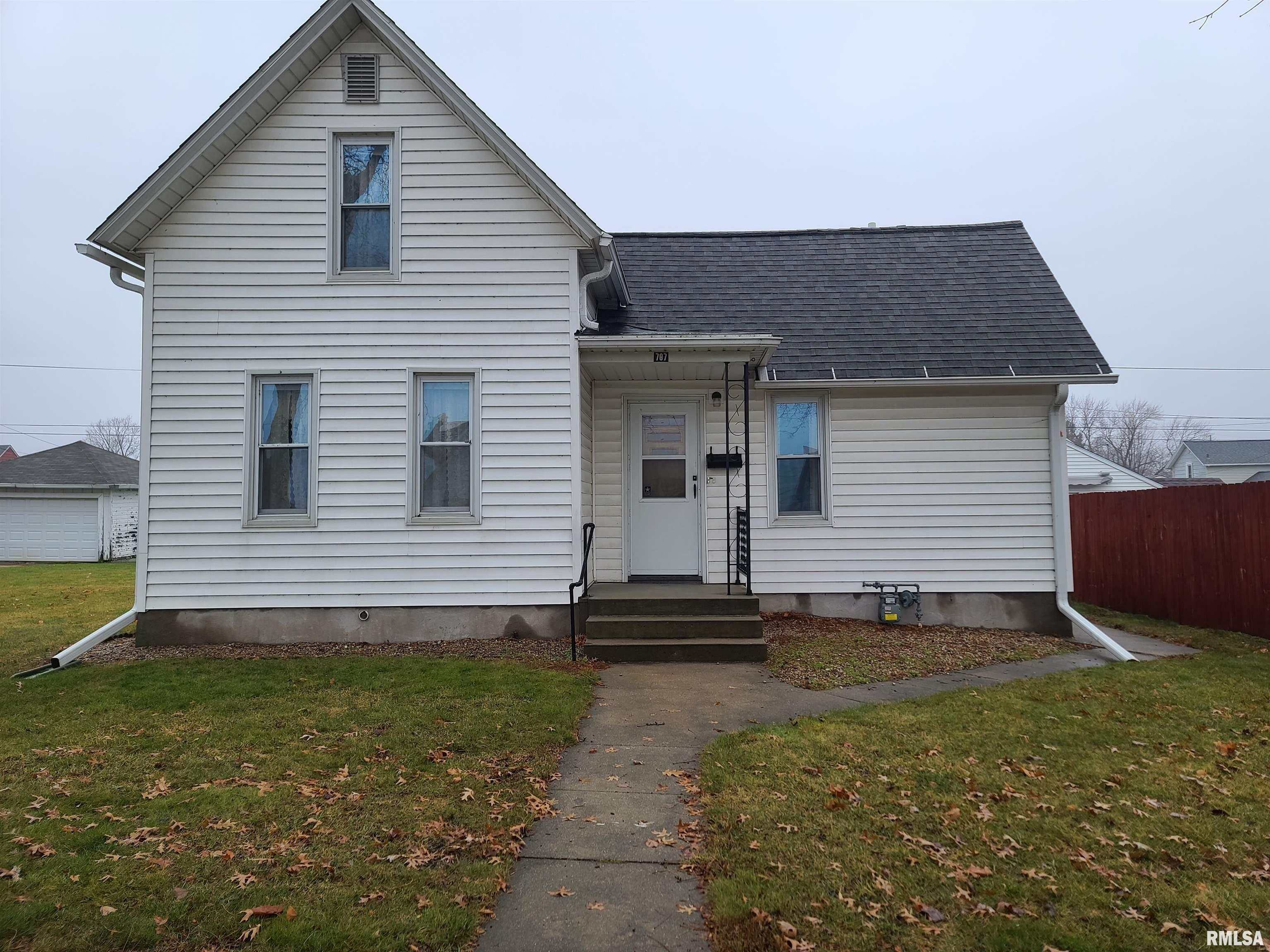 Property Photo:  707 19th Avenue  IL 61252 