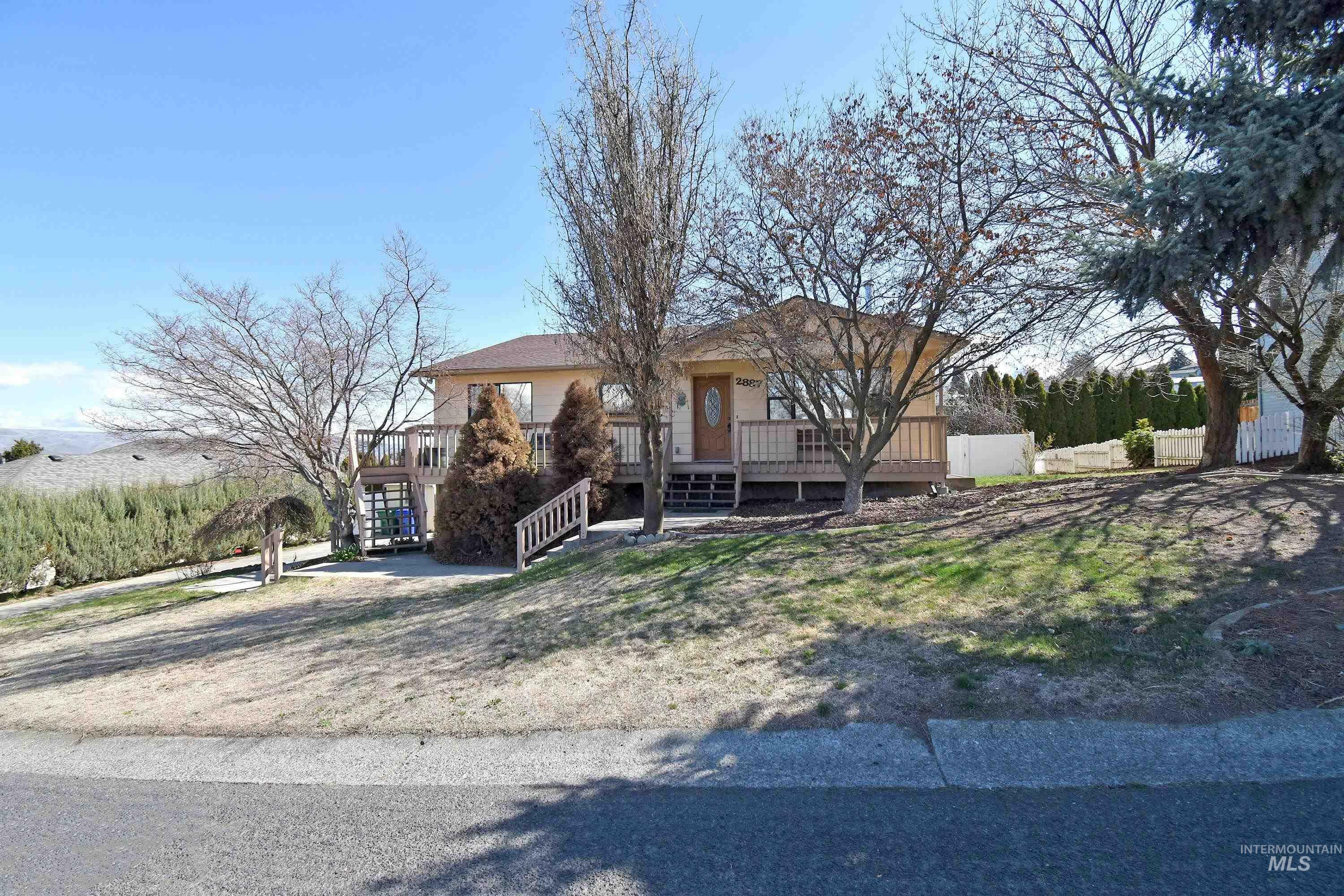 Property Photo: 2887 Knollcrest Drive ID 83501