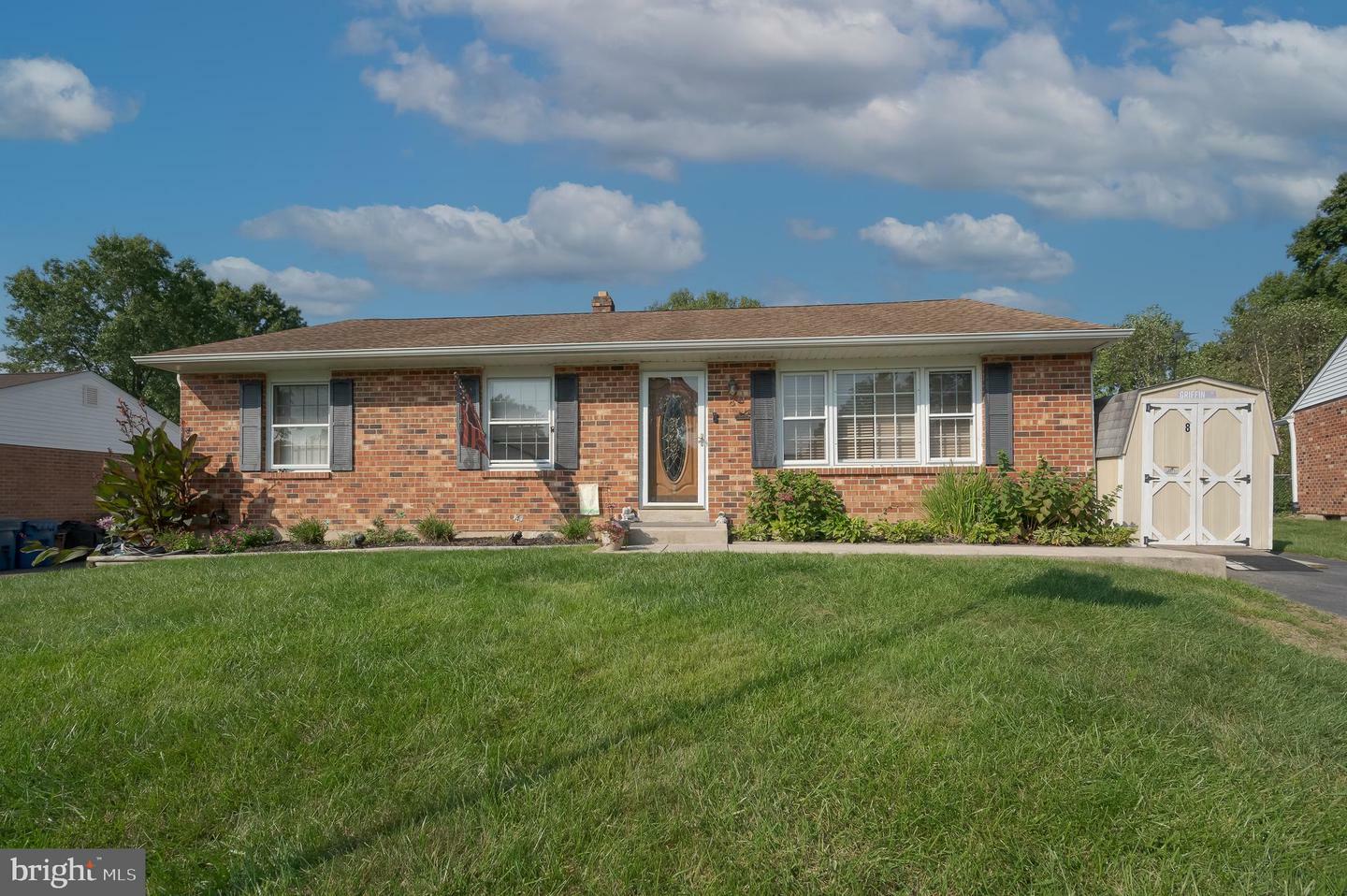 Property Photo: 8 Cedar Court DE 19702