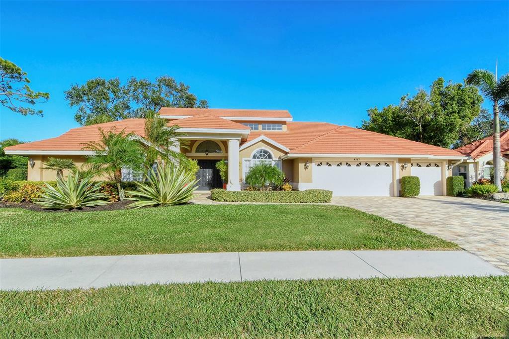 Property Photo:  4717 White Tail Lane  FL 34238 