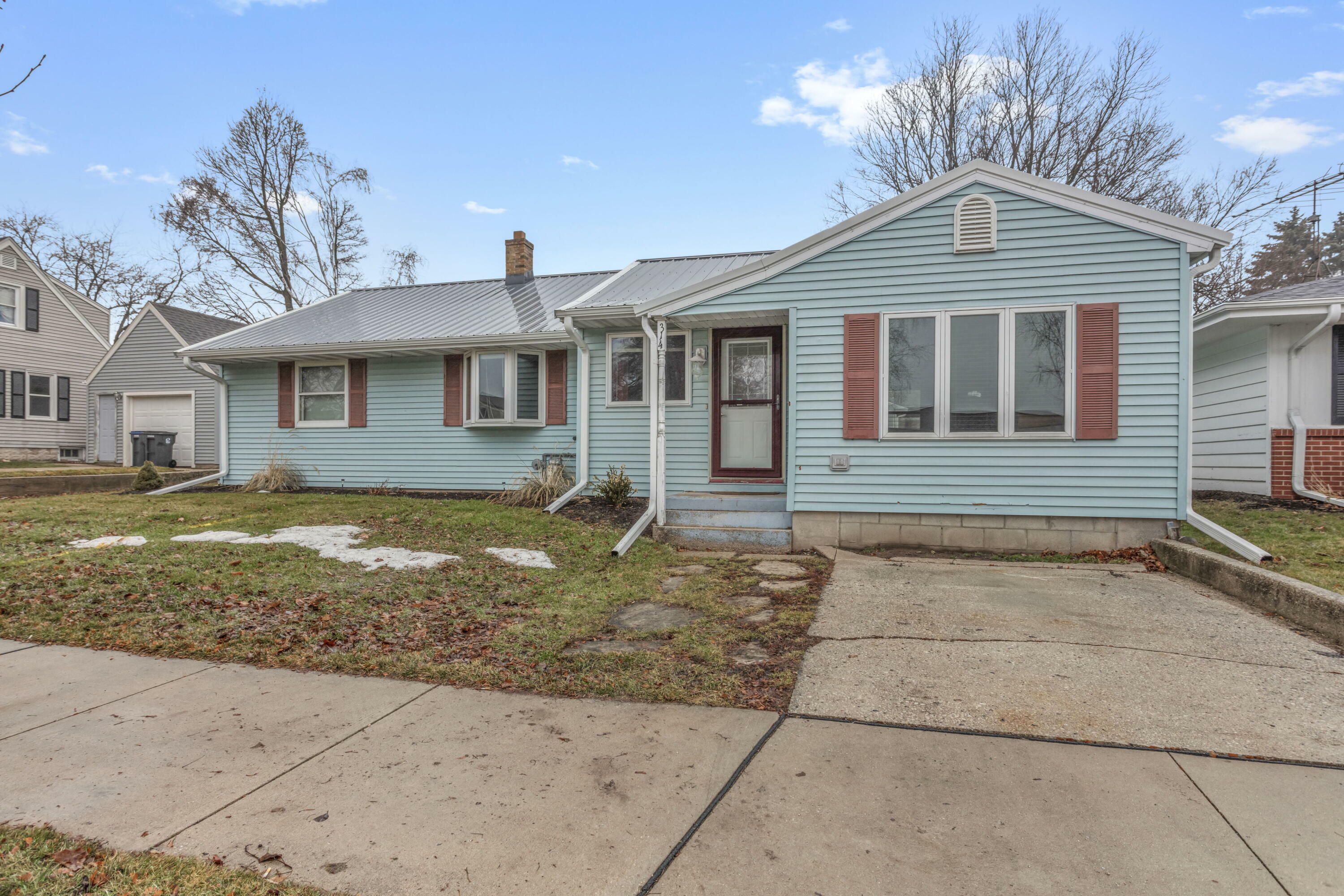 Property Photo:  314 1st Ave  WI 53001 