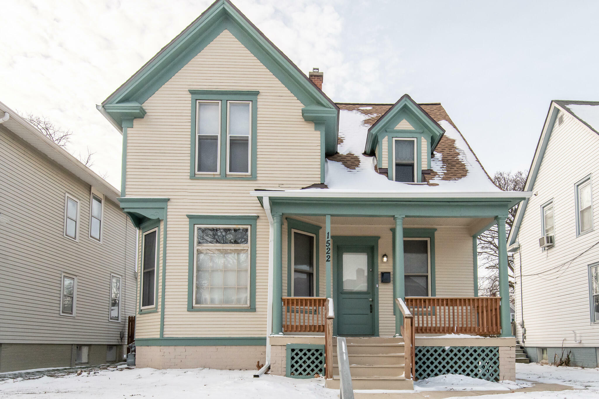 Property Photo: 1522 Holmes Ave WI 53405