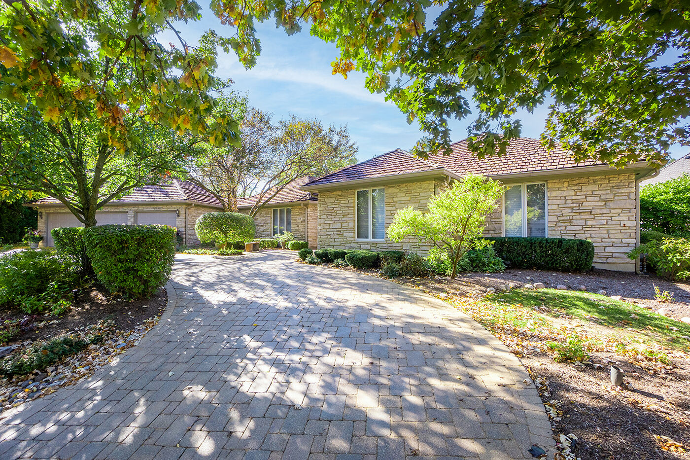 Property Photo:  819 Coventry Lane  IL 60523 
