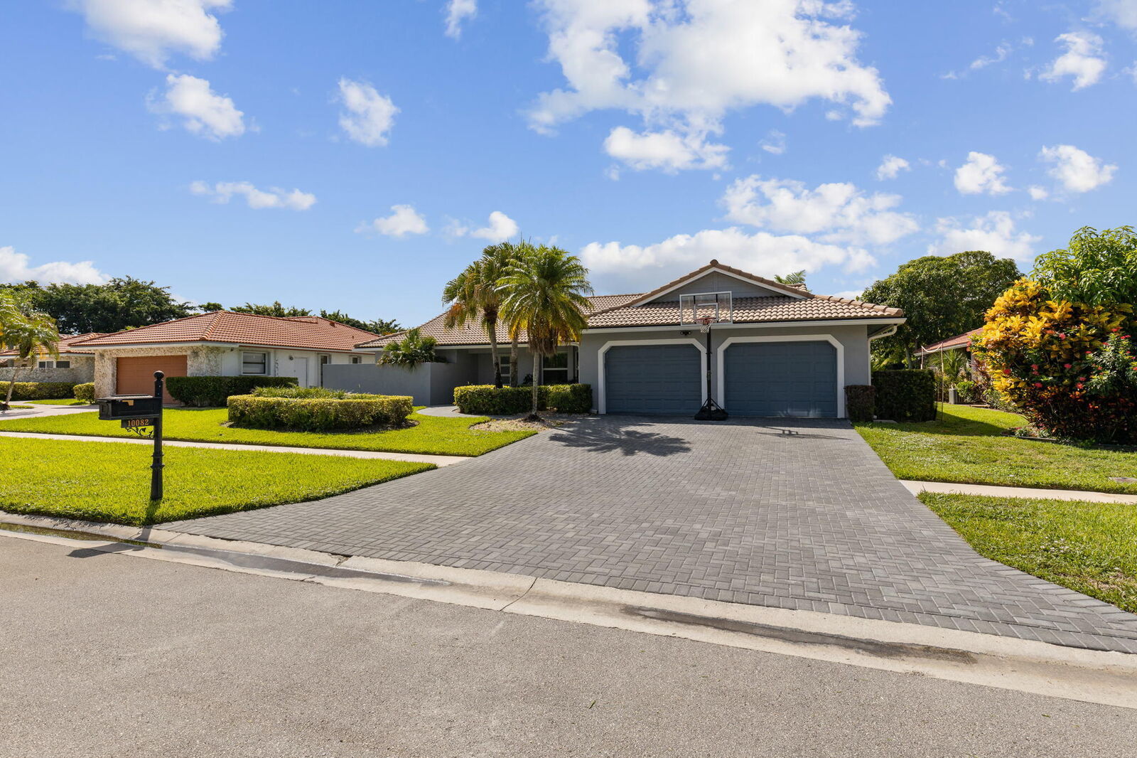 Property Photo: 10082 Harbourtown Court FL 33498